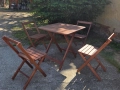 Összecsukható garnitúra 4+1- négyzet alakú asztallappal